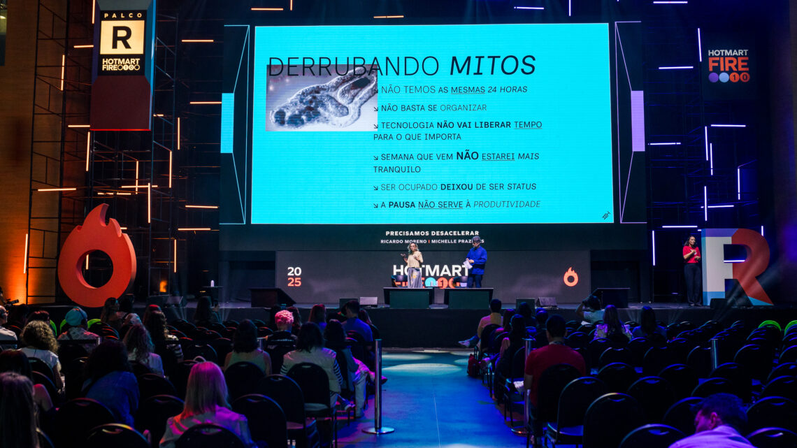Painel “A gente precisa desacelerar”, no HotmartFIRE 2025
